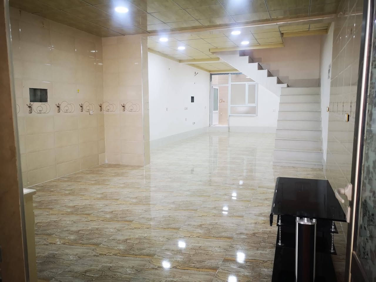 بيت للبيع مساحه ١٠٠م طابقين منطقة ازادي سرميدان بسعر مناسب للاستفسار واتس***********
