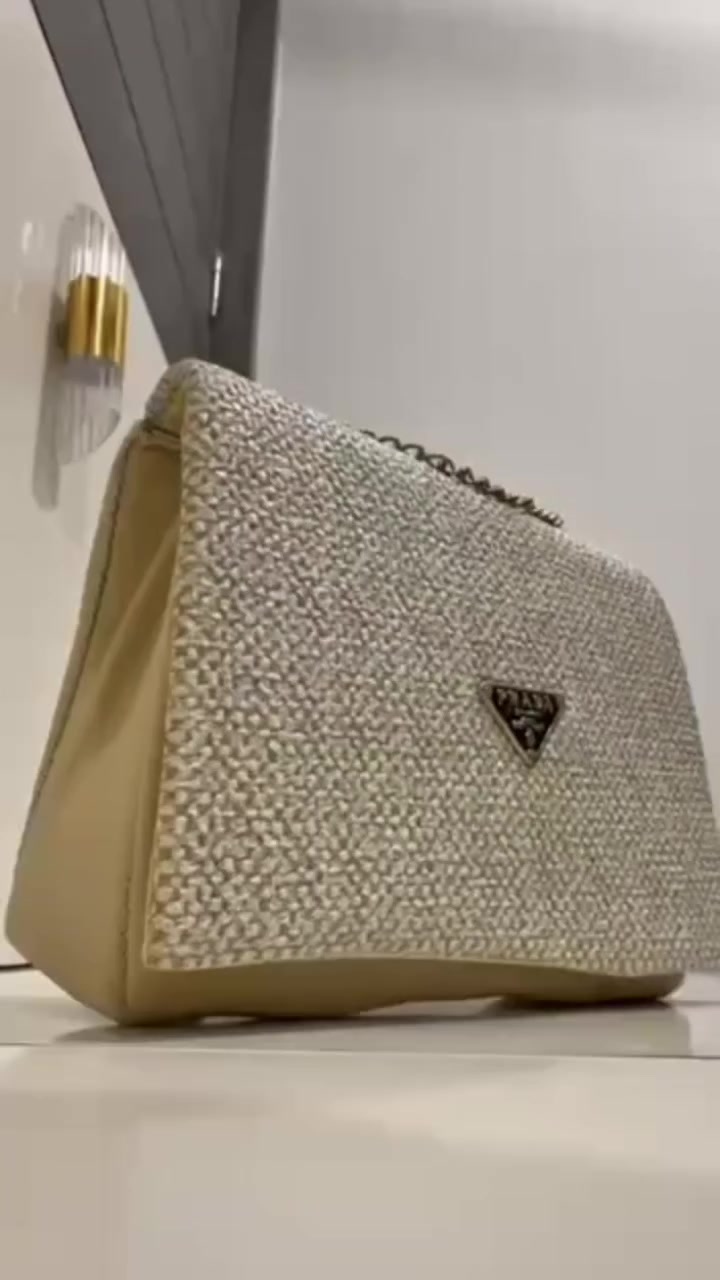 ✨ جنطة نسائية أنيقة – ستايل عصري بأجمل 5 ألوان ✨

اختاري الإطلالة اللي تناسب ذوقج ، تصميم راقي وجودة عالية يكمّل أناقتج بكل وقت 💖

💰 العرض الخاص:
 • القطعة الواحدة: 15 ألف دينار
 • قطعتين معاً: 25 ألف دينار فقط

🚚 التوصيل مجاني إلى جميع محافظات العراق
⏳ عرض مؤقت لمدة يومين فقط – سارعِي بالحجز قبل نفاد الكمية!

📩 للحجز والتواصل: عبر الرسائل الخاصة
#بغداد #توصيل_محافظات #عرض_VIP #نسائي جنط


**إذا كنت صاحب هذا الإعلان وتريد حذفه لأي سبب، رجاءا أرسل رسالة إلى الدعم الفني**