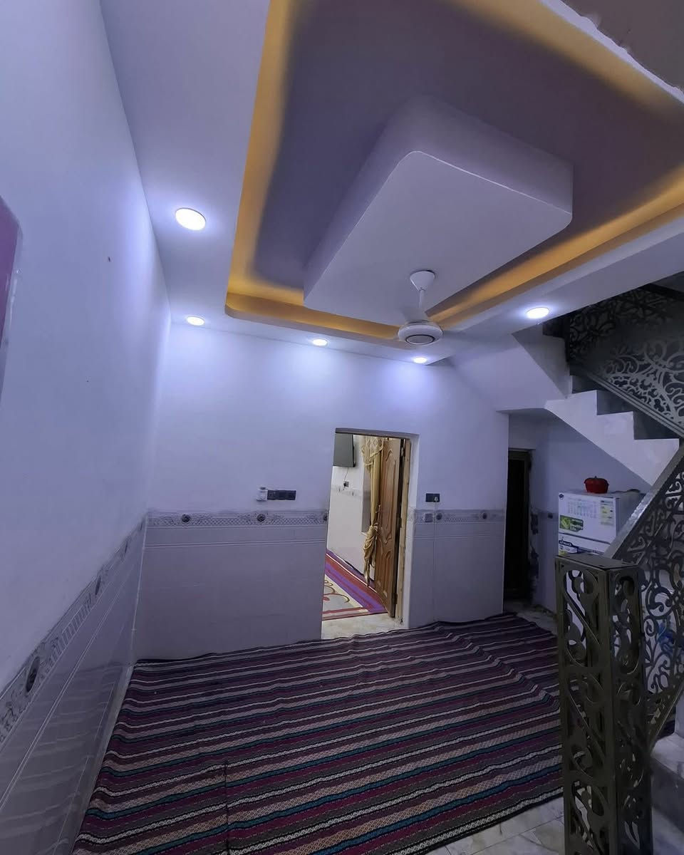 بيت100م حي السياسين خلف مدرسة أوروك  3طوابق الطابق الاخير سطح +حديقة خارجية
التواصل دايركت
او على الرقم واتساب فقط 
***********
