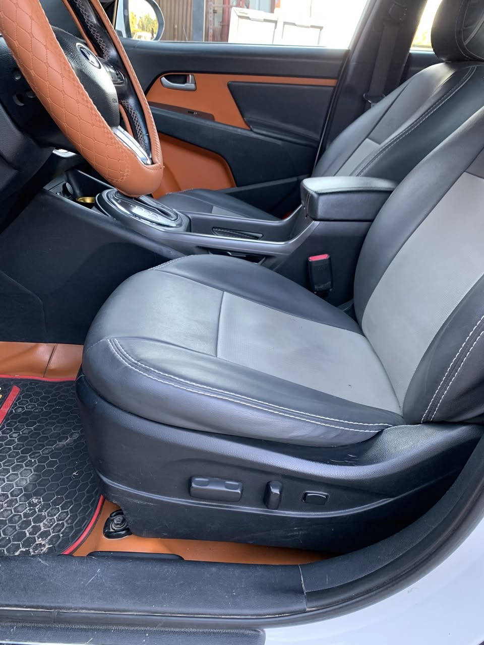 كيا سبورتج 2013 خليجي  فول مواصفات 1/1 رقم سليمانية باسمي هزة جديدة مكفولة من الصبغ والتبديل السونار مرفق بالمنشور   
محرك مفتوح بصمة تشغيل بصمة ابواب كشنات جلد 
باقي المواصفات المعروفة 
ماشية 123 الف 
السعر 157 وبيها مجال بسيط 
العنوان ديالى 
للاستفسار ***********
