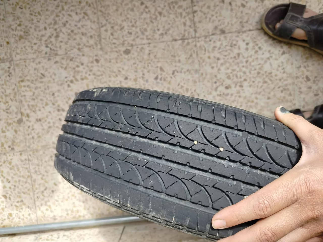 ياالله زوج تايرات جديد. استخدام اقل الشهر لا ضربه ولافتيله مال سايبه حجمهن 13ع165 رايدهن 35 واكو توصيل مكانهن بغداد الجزيرة السياحيه هاذ رقمي *********** جماعت 25 وال20اكو مال باله يابس روح اشتري
