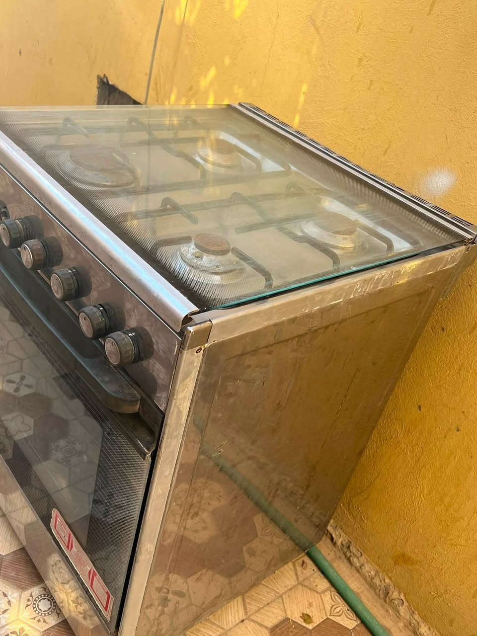 طباخ كريازي شغال كله عيون وفرن نضيف مابي ضرر وتخم تركي 10 نفرات خشب اصلي ثقيل شراي يتفصل خاص او واتساب اتصال ***********
