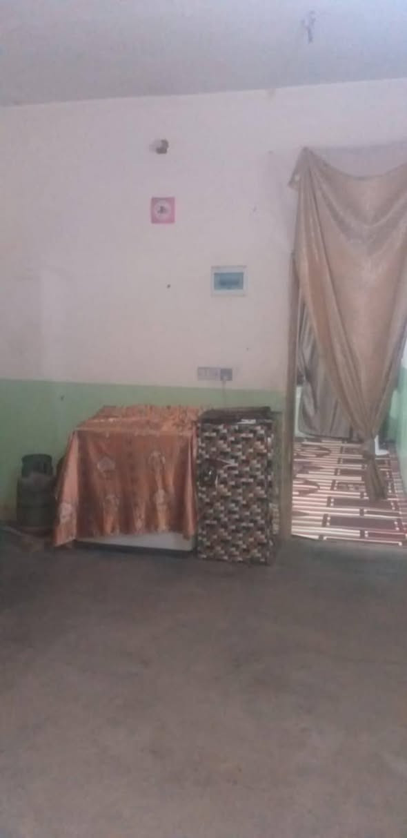 بيت للبيع طابو صرف المساحه ١٠٠م تقاطع الساده منطقه العبور بدون سيراميك وستاره وبيتونه يرهم مراوس بيت باب الدرب طابو صرف نفس المساحه او أكبر تفاصيل التواصل ع الرقم ***********
