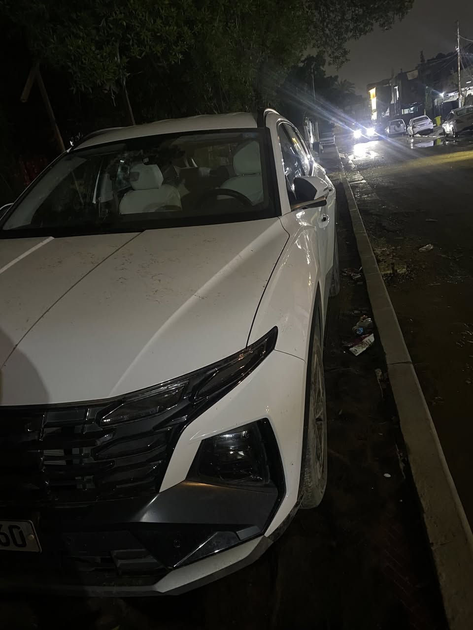 السلام عليكم
توسان ٢٠٢٥ خليجي مكفولة
رقم بغداد 
ماشيه ١٢ 
تشغيل بصمة   
تشغيل عن بعد
سايد بريك دگمة   
كشنات كهرباء وجلد 
اوتو هولد
بك لايت LED
كروس سرعه
بردات ابواب خلفية
حساسات امامية + خلفية 
تحكم مقود كامل
بصمات عدد 2 
انارة ترحيب
نقطة نزول منحدرات. 
نظام مانع تزحلق 
شاحن موبايل واير ليس  
اشاير بالمري والمري شفط
مخرج AUX + USB‏
وضعيات قياده 
سعر ٢٢٠
 
مكان بغداد  
***********
