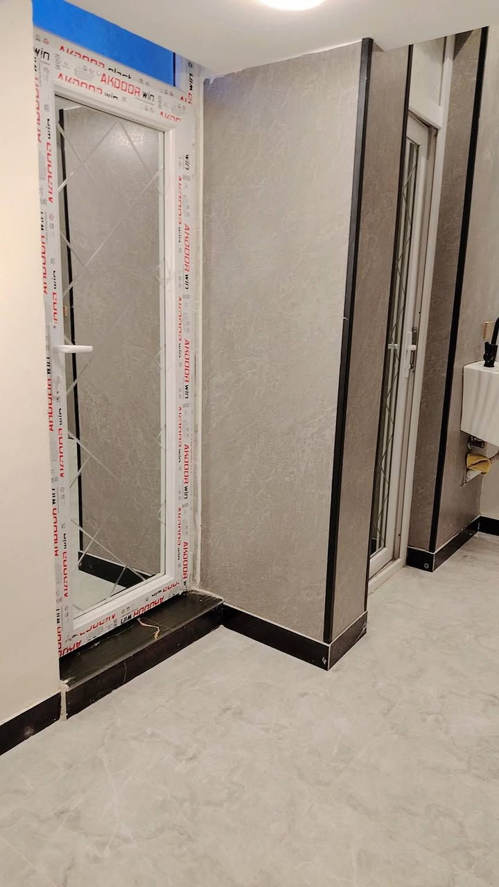 السلام عليكم دار للبيع ركن مساحة ١٢٠ متر وبل سند ١٠٠ متر طابو ملك صرف الكفاءات خلف البيت كامل مانقصه شي بناء ٢٠٢٦ مكلف للنشر ***********
