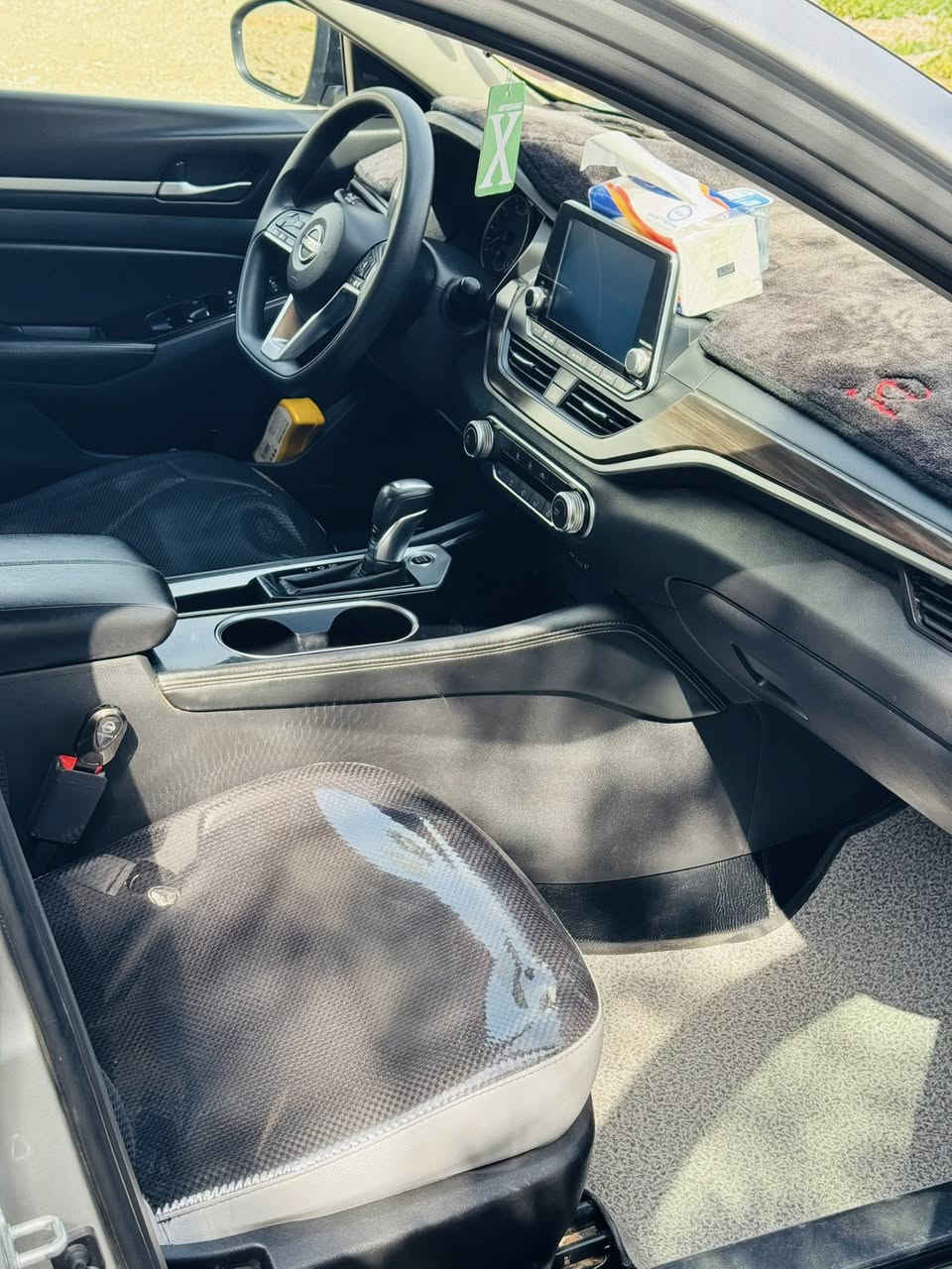 Nissan Altimma 2023
نيسان التيما فئه SV 
محرك: -2500 (4 سلندر ) 
شاشه كبيره 
بصمه
تشغيل عن بعد
تحديد سرعه 
رادار امامي وتوقف ذاتي 
رادار خلفي وتوقف ذاتي 
نظام تنبيه خروج عن المسار
كشن كهربائي 
حساسات خلفيه 
لايتات زينون
تحكم استيرن جهتين 
كامره خلفيه دواره 
لد نهاري امامي 
رقم سليمانيه دولي سنويه جديده الى نهايه  
هزه وبراد كله جديد / تخم تايرات جديد 
ماشي / 78ميل وقابل للزياده 
الضرر / جاملغ وربع بنيد صبغ و صوره الحادث مرفق بالمنشور (بدون ارباك)
السياره بأسمي تريد تحويل تريد وكاله حاضر 
السعر المطلوب 170 وبي مجال
مكان السياره / ديالى قضاء
***********
*********** 📱
