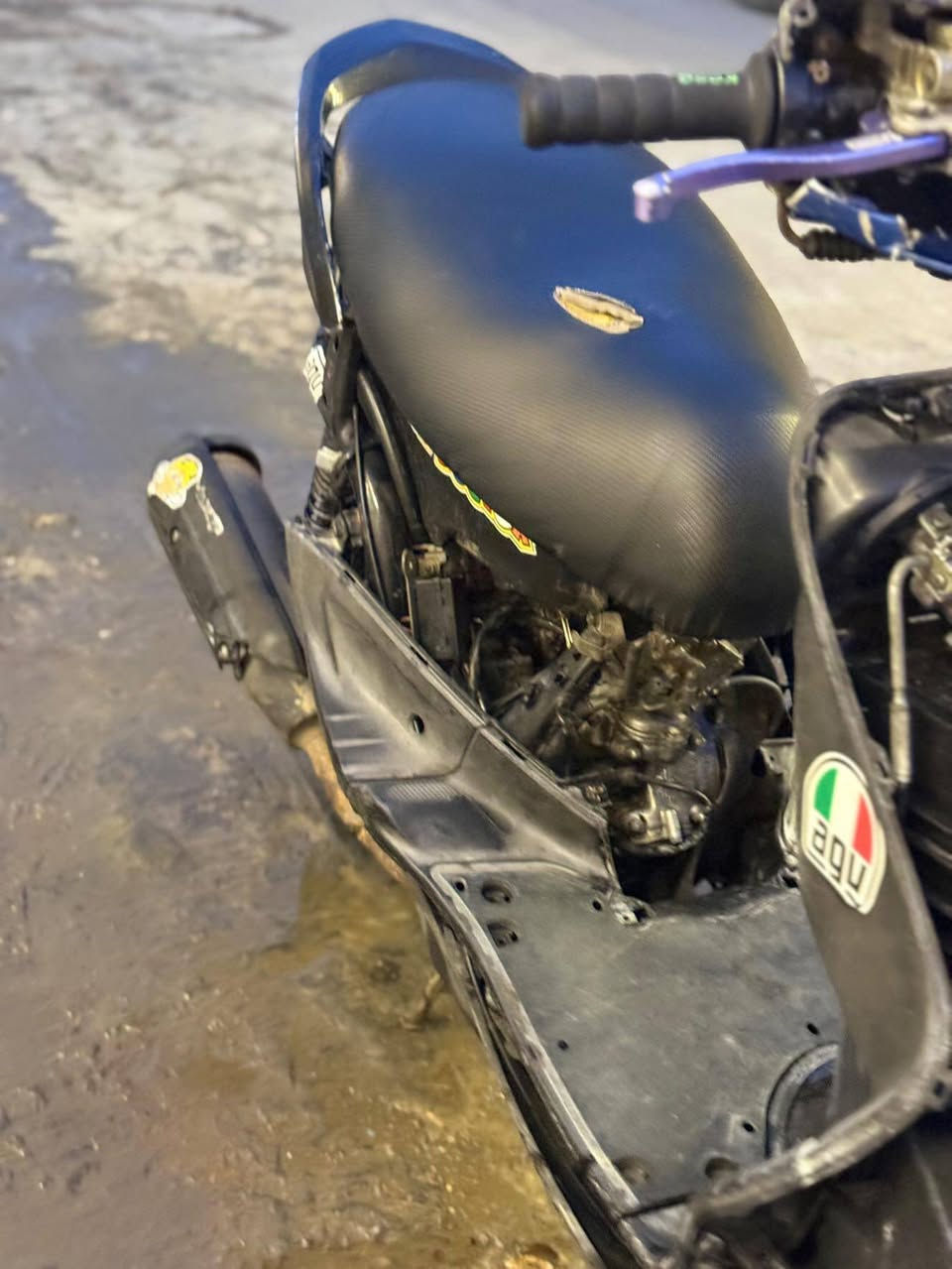 السلام عليكم سكنس نثيه دراجه حلوه مال لعب بوشه58دراجه مكينه مكفوله من تبخير وتنقص ولبكن ما تسمع صوته مكاني بغداد شهداء البياع السعر 250وبيه مجال الرقم ***********
