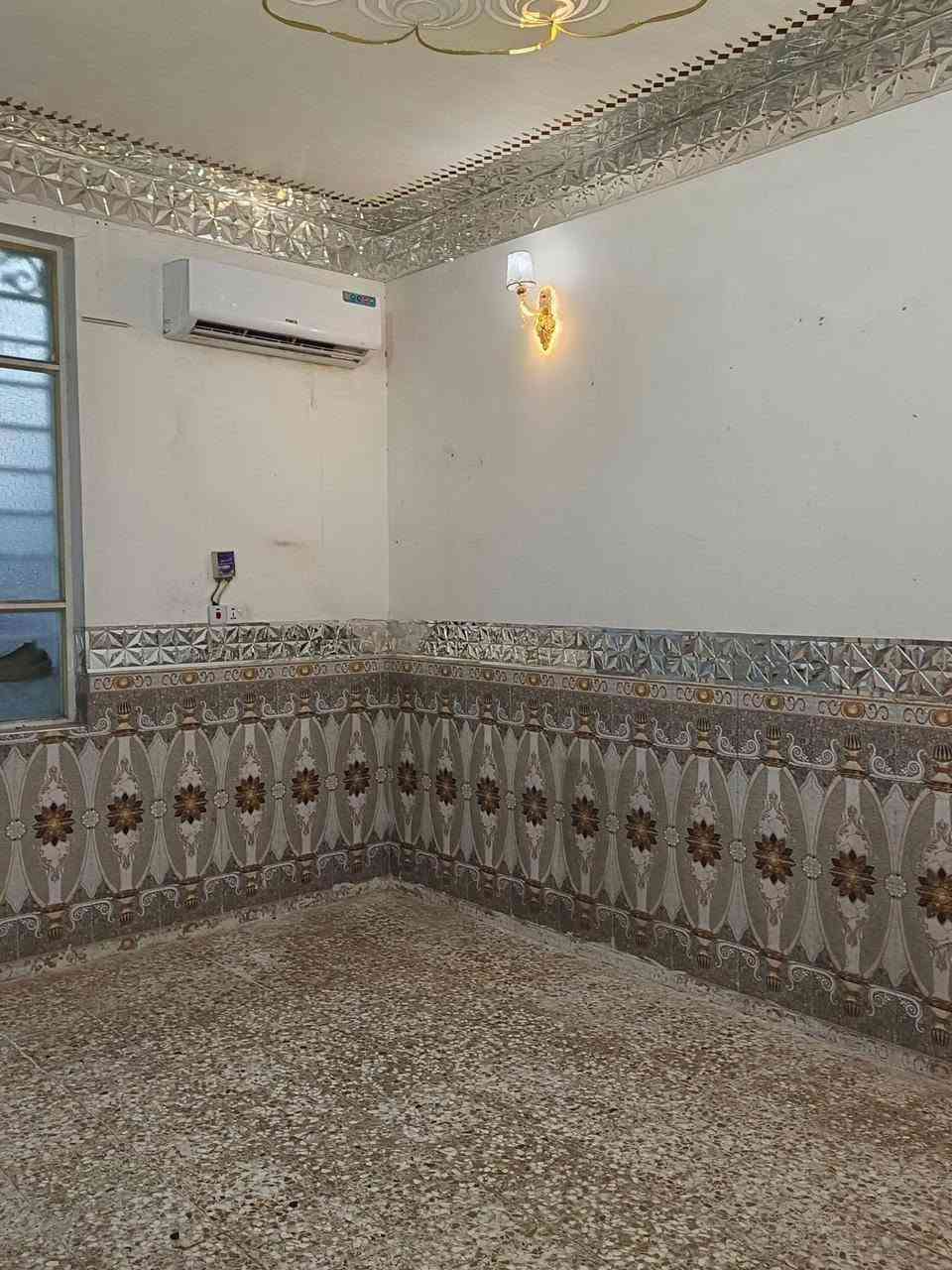 بيت للبيع في حي الوفاء المساحه 100 متر طابق واحد صب مسلح منطقه الاساتذه مطلوب للمصرف العقاري يباع بتطلوعه للاستفسار/***********
