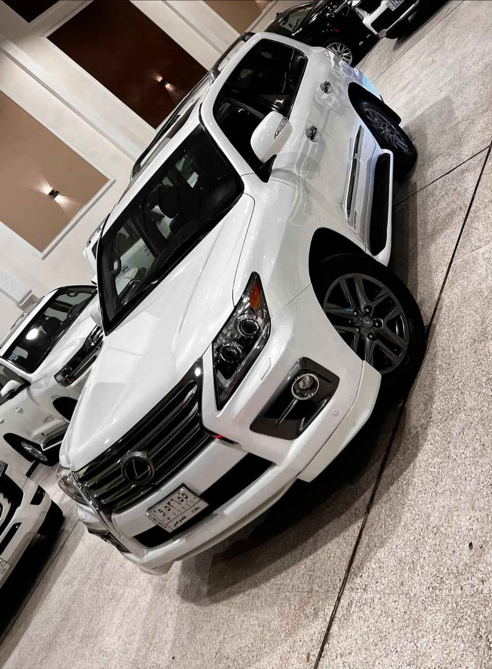 السلام عليكم
لكزز 2015 LX 570 S
محرك 8 اسطوانات (V8) 
6 سرعات نضام دفع رباعي 
مقاعد جلد فتحه سقف 
شاشه للعرض وشاشات خلفيه للعرض
باب خلفي كهرباىي ومرايه جانبيه بخاصيه التعتيم 
زينون نهاريه LED
ماشيه 142 الف حقيقي 
مكينه كير مكفولات 
سياره حلوه وجديده 
بنيد مبدل فقط ومبدل اصلي ✅
السعر 395 
مكاني بغداد النهضه 
رقم وهزه كله جديد للمعلومه✅
***********📞
