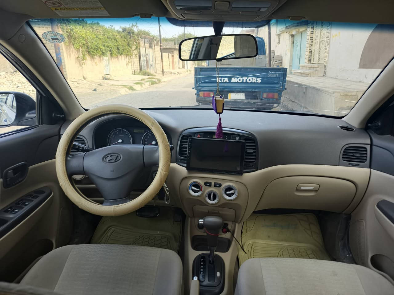 للبيع فقط
اكسنت 2010 
سنويه لي 2030
كير محرك شرط توماتيك جامات كهرب فتحت سقف 
بدون ضرر بيها مكانات بارد
السيارة حلوة ونظيفه مالبيت 
السعر 100
للاتصال 
***********
