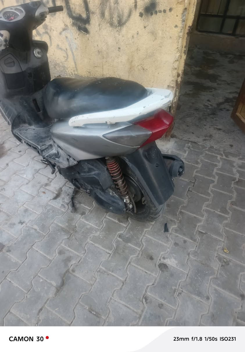 سلام عليكم سكنس نثيه ١٤٠ دراجه نكره سلف وهندر لايت اشاير لايت عالي ناصي شلعه اتخبل مكينه مامفتوحه صار سنه عندي دراجه خير من الله بيه تقص بس اكلج خلفي بي صوت خفيف فقط وكفرته شويه ريرادله ترتيب السعر قفل ٢٥٠ قفل مكاني كاضميه


**إذا كنت صاحب هذا الإعلان وتريد حذفه لأي سبب، رجاءا أرسل رسالة إلى الدعم الفني**