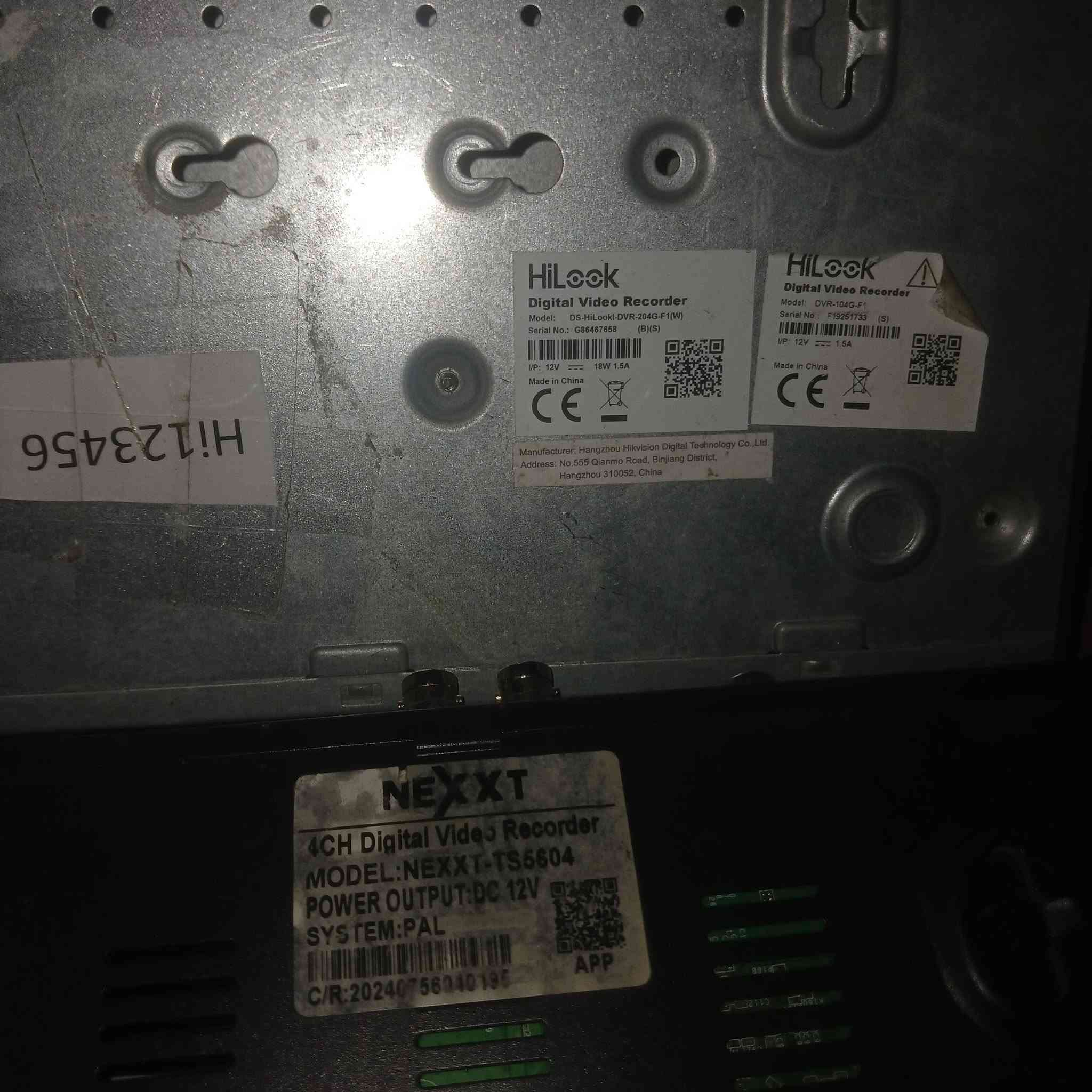 جهازين كامرات ابو ٤ مخارج شغالات ع فحص بدون هارد وبدون اي ملحقات فقط جهاز الهايلوك نسيت رمز مالته ب٦٥ قفلهن  بغداد المعامل ***********

