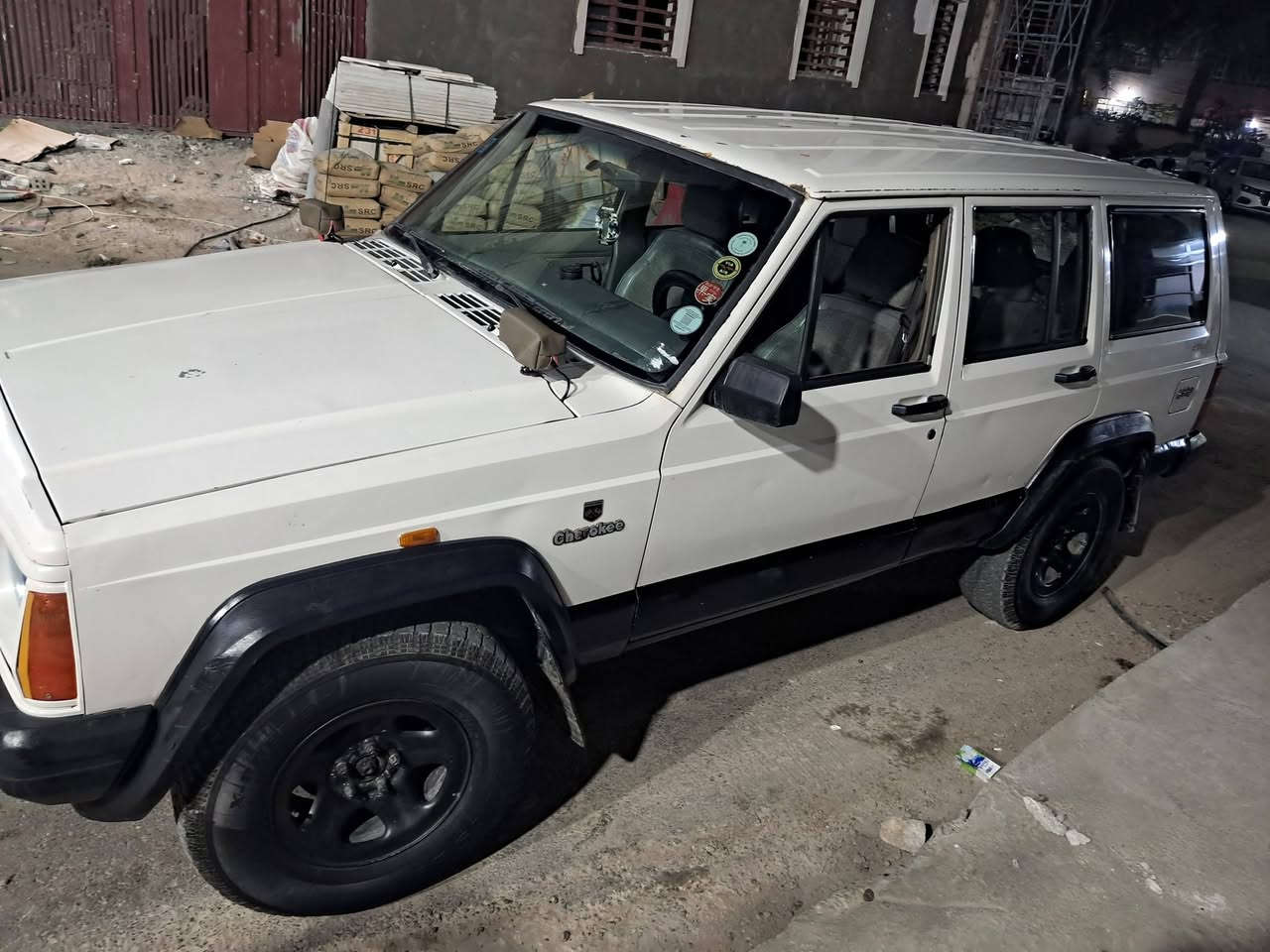 سلام عليكم من رخيصة الادمن عندي جيب شيروكي شخاطه موديل ٩٦ محرك وكير بلاد ٦سلندر تبريد عاطل تخم تاير جديد حدادياتها جاهزه كهربائياتها شغاله سنتر لوك ريمونت رقم بغداد دولي بسمي مكاني بغداد رقمي ***********
