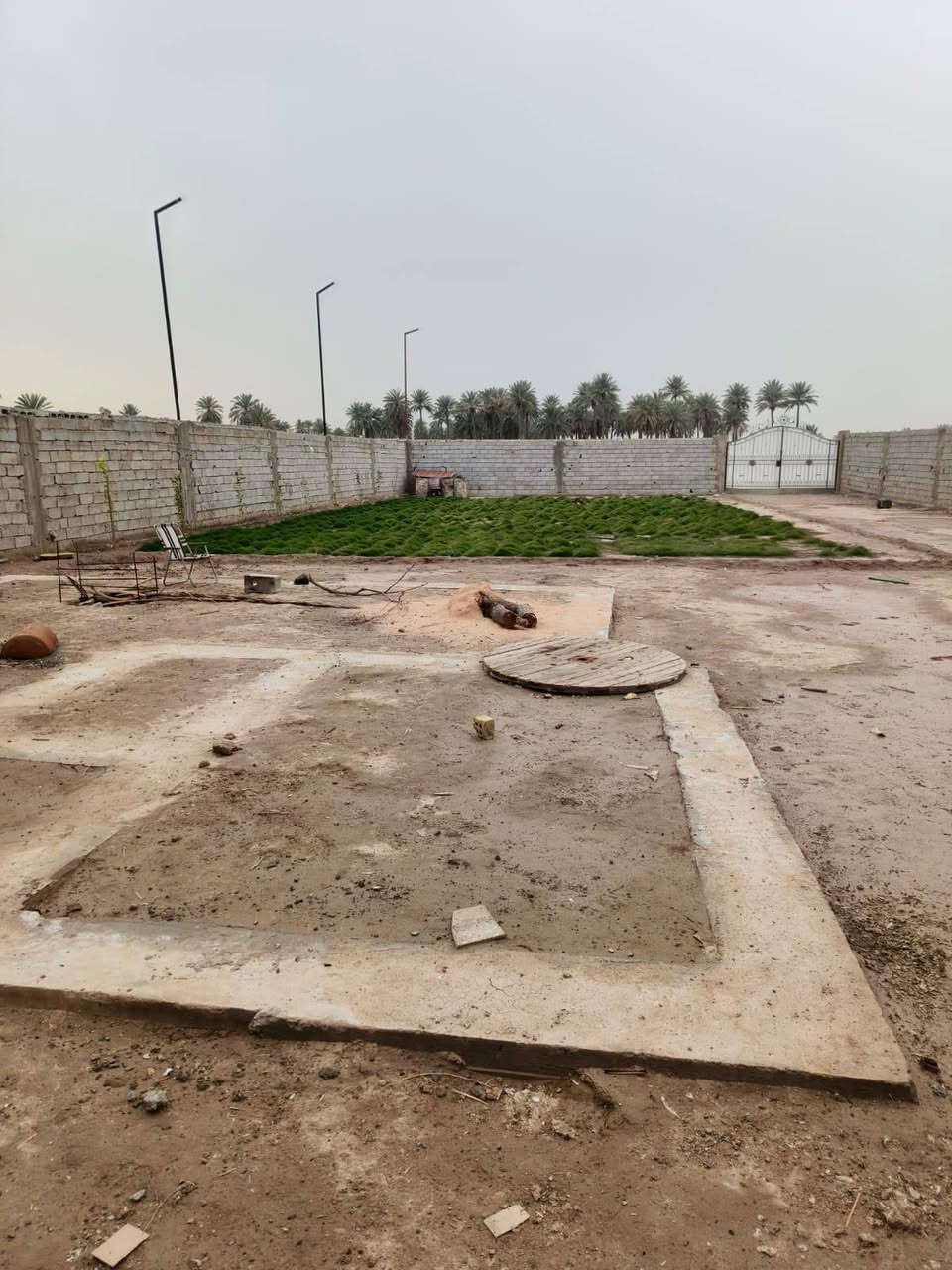 سلام عليكم 
قطعة أرض للبيع المساحه 1150 متر سند 25 زراعي
في منطقه (شيشبار الخكاره)  اساله ماء تبتعد عنها 70 متر ،  
القطعه جاهزه من ناحية السياج الخارجي وأساس البيت وحديقة (گما موضح في الصور) ،
توجد بالقرب منها مدارس..***********
