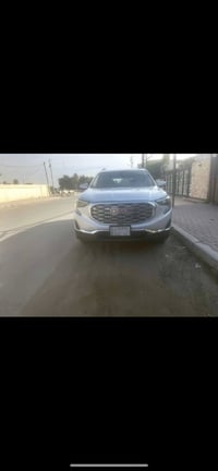 جمسي تيران موديل ٢٠٢٠ فئة SLE فول مواصفات عدا الفتحة لون سلفر محرك ١٥٠...