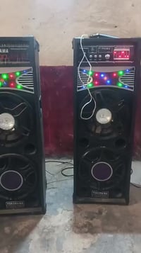 سماعات نضيفات كما موضح امامك السعر 250وبيهن مجال  للاستفسار الاتصال 07...