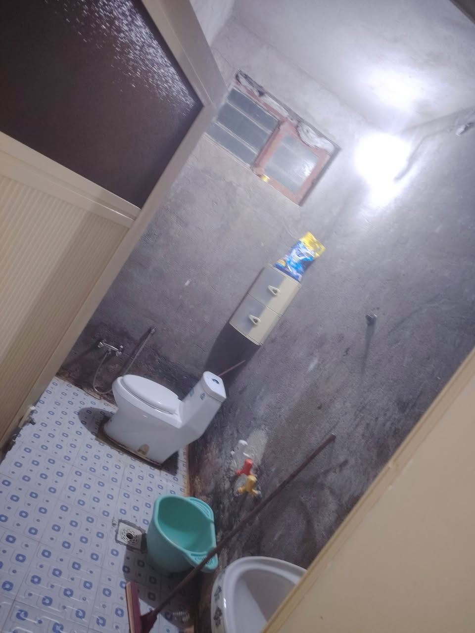 السلام عليكم دار للبيع المساحه 100 متر الدار زراعي الموقع نادر  الثانيه شارع الكبان رابع بيت عن شارع الدار من بناء ومن ترتيب كلش حلو وبي كامل الخدمات للاستفسار ***********
