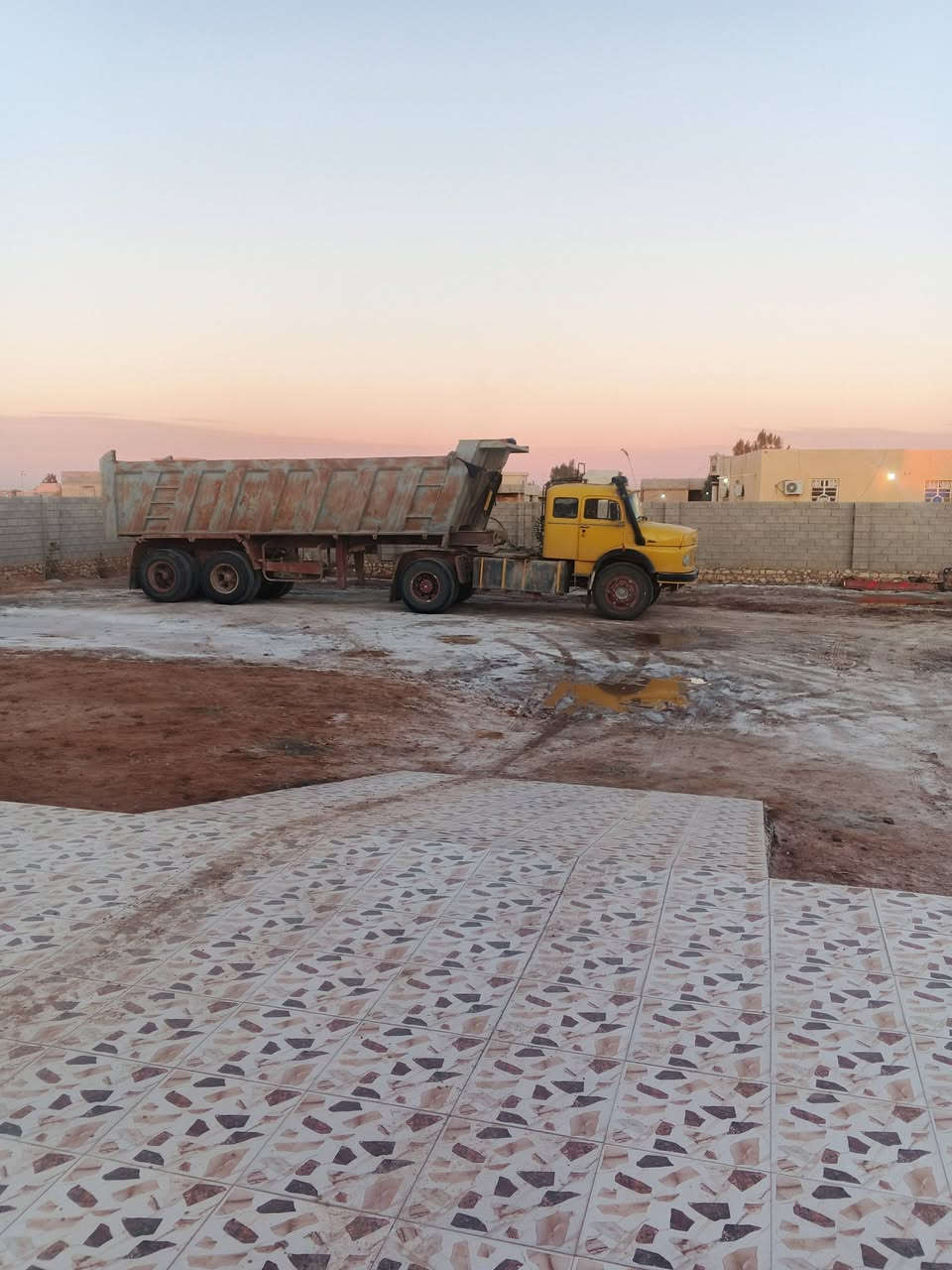 عربانه البيع حداديه 
ذرعه 29ستندر 
مجموعه 14
سعر 80وبيه مجال قليل 
مكاني رمادي 
رقم الهاتف ***********
