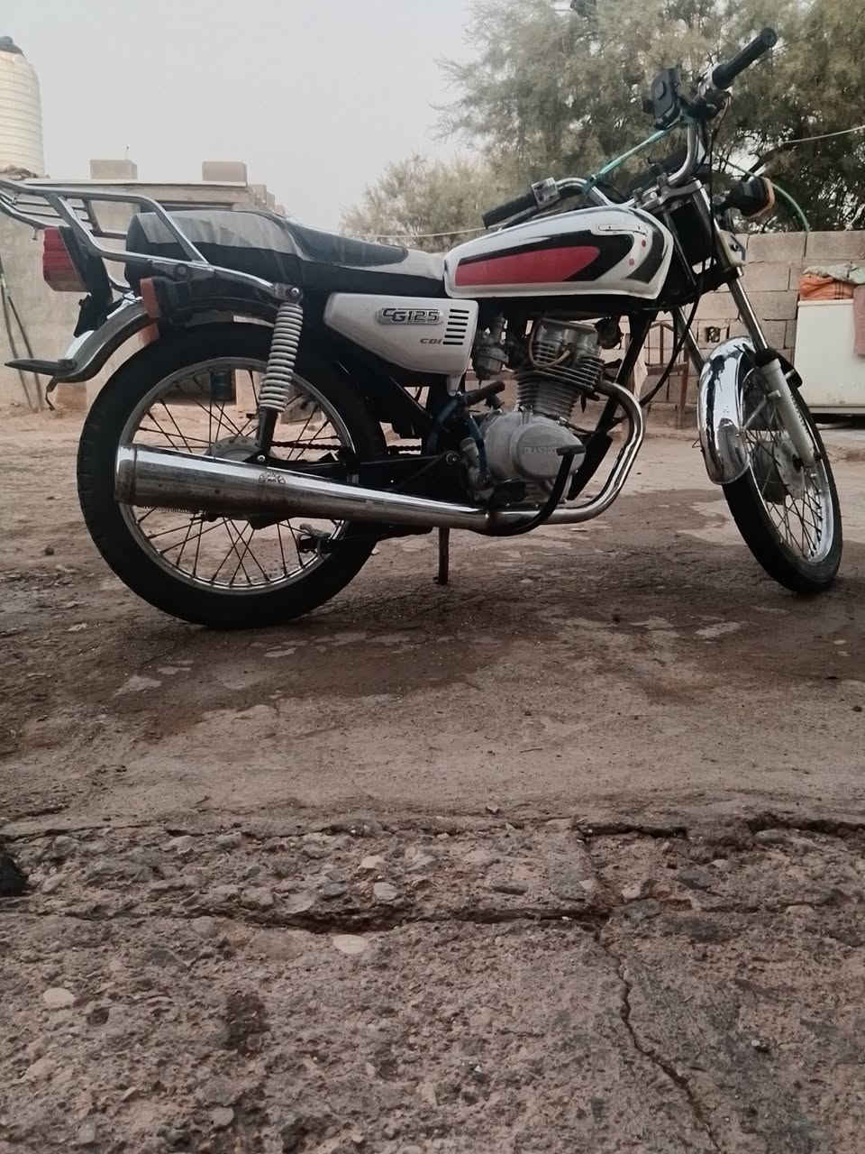 أرشه 19 أوراق 3 السعر 400 وبيه مجال كهربائيات شغاله كامله محرك مجفت قبل سبوعين  دراجه نضيفه ***********
