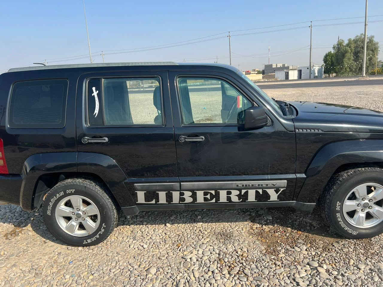 السلام عليكم جيب ليبرتي 2012 وارد امريكي  محرك   وكير مكفولات حجم المحرك 6اسلندر 3700     مثبت سرعه تحكم ستيرن جهتين   لايتات زنون اصلي 5ويلكب وبعد بيها اهواي مواصفات  سياره حداديه وباتري وتخم تأير وكهربايات كلها كفاله رقم بغداد  مشروع وطني تحويل ثاني يوم وبسمي السع105وبيها مجال الطيبين السياره للبيع وامراوس حسب القناعه استفسار على هذا ***********ملاحظه مكان السياره البصره قضاء الدير الشافي . القرنة, البصرة
