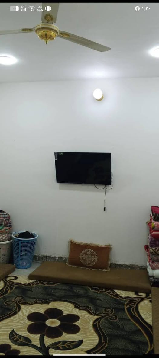 بيت مساحه ١٨٧ متر
مقابل جامع الخناجره 
يبعد عن التبليط ١٠٠ متر
بناء حديث 
غرفتين ٥*٤ والثانيه ٥*٣.٧٥
صاله كبيره 
مطبخ كبير سيراميك كامل 
استقبال كبير 
حمامات واخليه وخارجيه 
الارضيه صب 
نقصه اللبخ الخارجي والواجهه
***********
