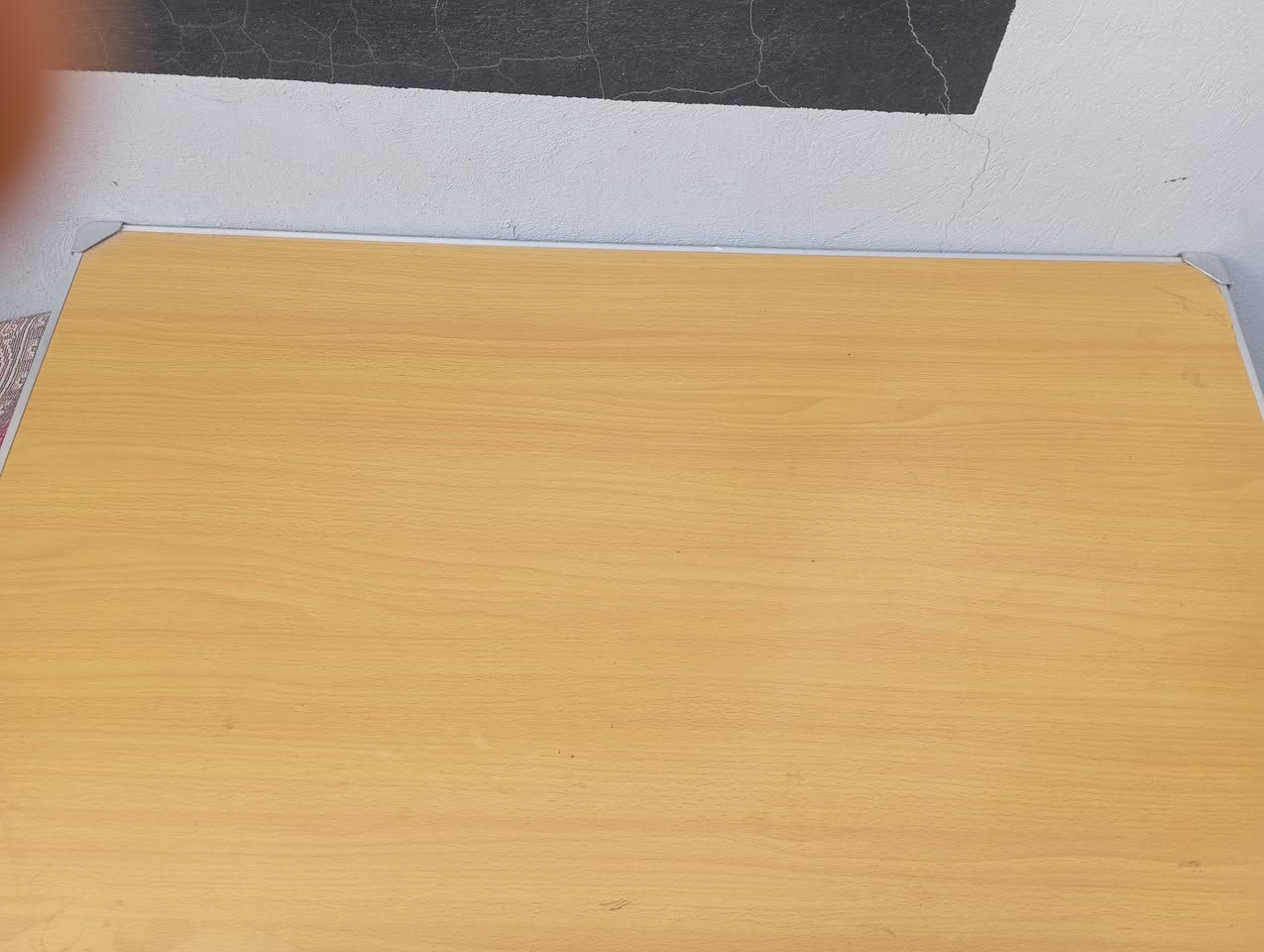 ميز تركي نضيف جدا للبيع مآل مجمع مآل مكتب قيم وخذ نجف ***********
