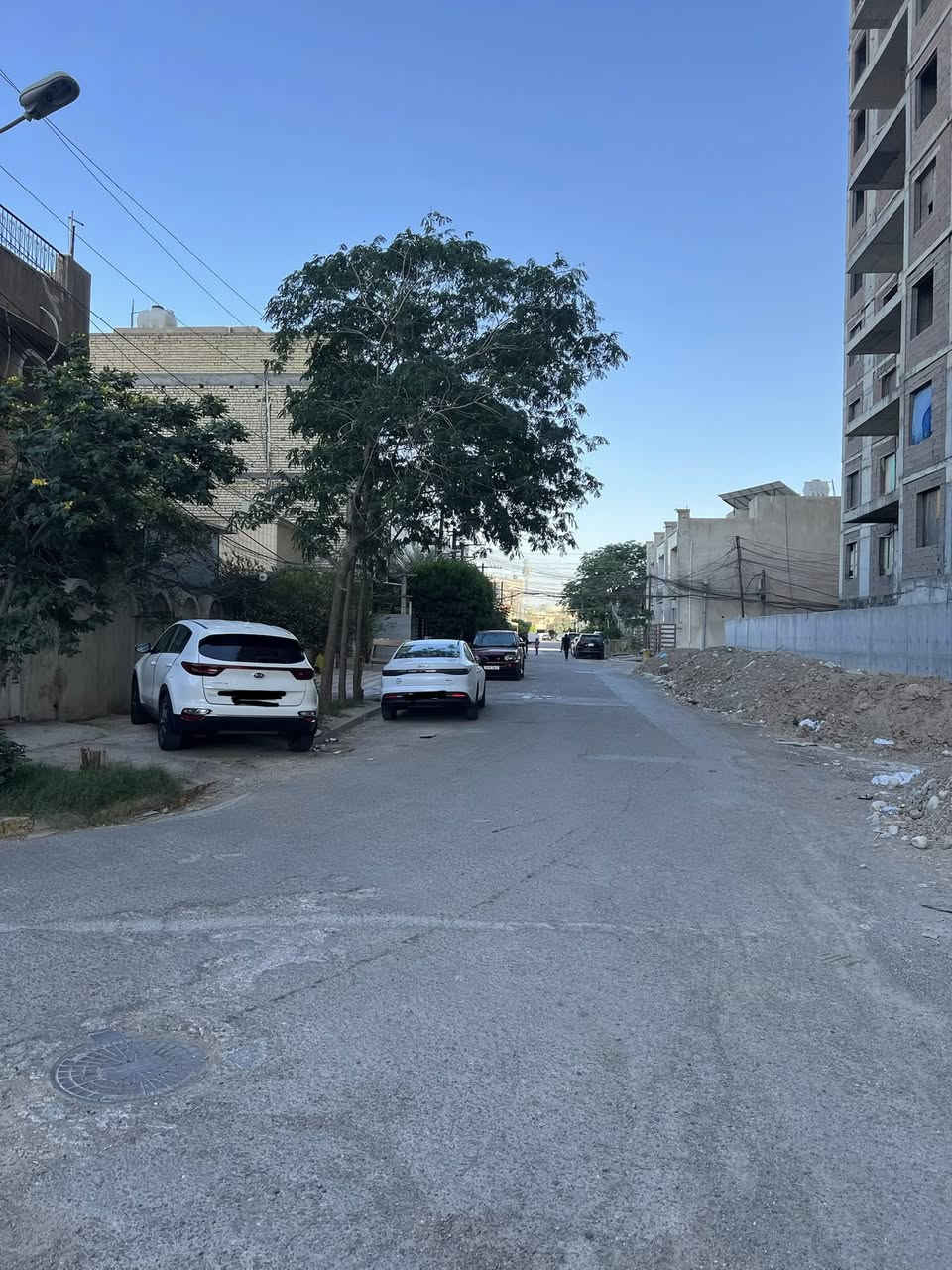 بيت ركن موقع مميز على شارعين عريضة للبيع ملك طابو سكني سند مستقل حي تونس افاق عربية.

المساحة ٢١٤ واجهة كبيرة ٢٠ متر النزال ١٠ ونص البيت مكون من طابقين وطابق ثالث تحت الارض مع كراج وحديقة. 

 التواصل على الرقم ***********

