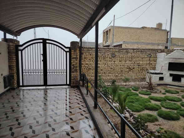 الخاچية منطقة الجرحى
سنة البناء ٢٠٢٥
الطابق الارضي 
غرفة نوم / استقبال حمامات عدد ٢ +منزع /صاله ٤في ٥ /مطبخ  +منور
كراج ٣وربع ×٦ مسقف 
حديقة ٦×٦
الطابق الاول 
٣غرف نوم /حمام /صاله ٤×٤ /بلكونه عدد ٢
السطح شتايكر
مساحة البناء 140
السعر المطلوب 155
للمراسلة او الاتصال على الرقم ***********
