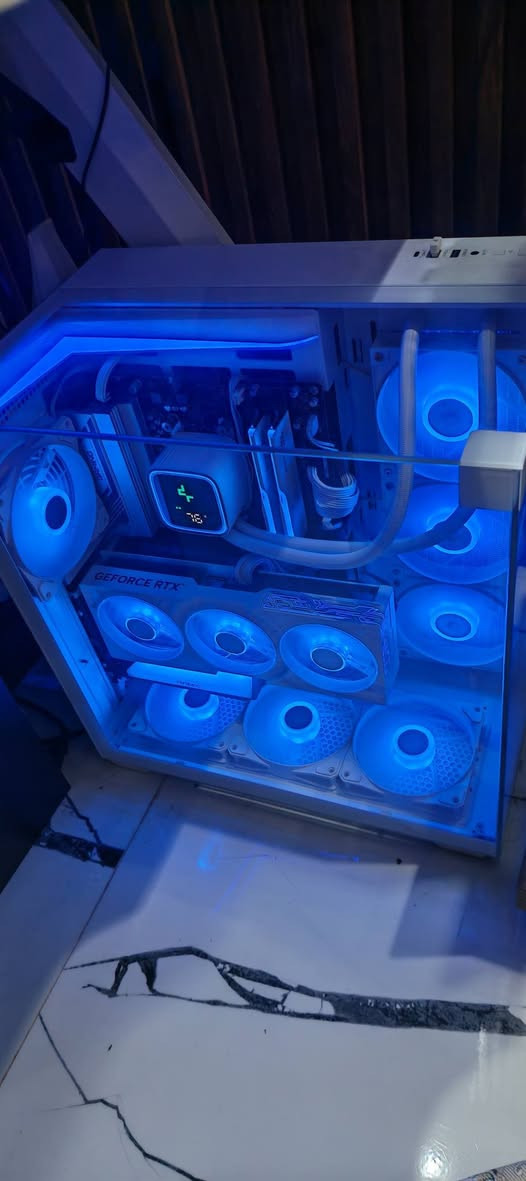 السلام عليكم
CPU. AMD RYZEN 7 7700 TRAY
MB. GIGABYTE B650 GIGABYTE GAMING PLUS WIFI
RAM. GSKILL DDR5 2X16 6000HZ RGB WHITE
 NVME LEXAR M.2 1T GEN3
NVME KINGSTONE M.2 2T
PSU SEGOTEP 850W GOLD GEN5 FYLL MODULAR WHITE
CASE XIGMATEK AQUA V + GPU BRACKET
COOLER. DEEPCOOL LS720 SE DIGITAL WHITE
 RTX 5070 TI GALAX EX GAMING 16 GB WHITE
المواصفات واضحة وميحتاجلها شرح وكل الكراتين موجودة ياريت تقرأ المواصفات زين وتعرف التفاصيل والبراندات وشكد الهاردات قبل لتراسلني وتؤمر امر مكاني البنوك وهذا رقمي ***********
السعر 3 ملايين قفل بدون عملة تعجبك تاخذها والف عافية ومعروف سعرها شنو واسف جداً ع الاطالة ❤️
