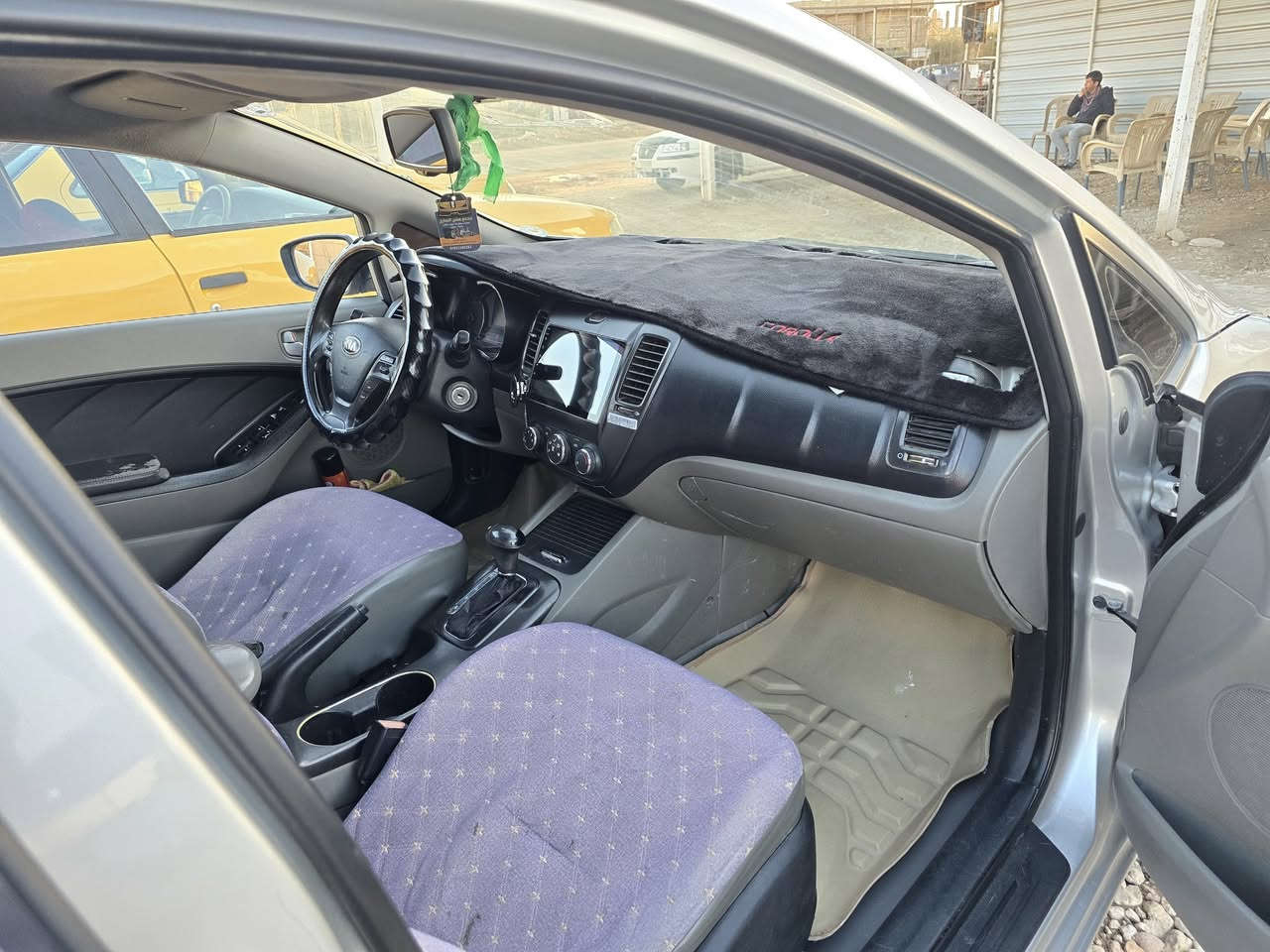 سلام عليكم سيراتو موديل 13شكل 14سياره كفاله عامه مكينه كير حدادي باتري دوشمه تخم تاير جديد بيه بس هاي الي بل بنيد كدام عينك  سنويه جديد تحويل او وكاله بسم كردي سعره 113او بيه مجال ***********مكان سياره ديوانية شاميه
