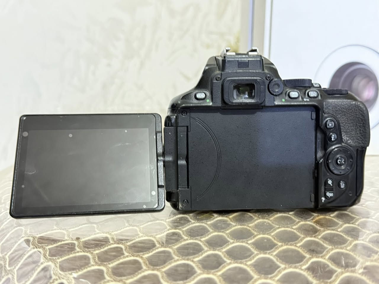 نيكون 5600
نظيغه جداًاستخدتم قليل 
مع العدسه الاصليه18-55 
🛑 هديه جنطة ظهر مقسمه 
🛑هدیه رام 16 کیکا اصلی 
السعر :- 450 الف 
للاستفسار :- 
***********
***********
العنوان :- بابل- الهاشميه 
توصيل متوفر الى جميع المحافظات
