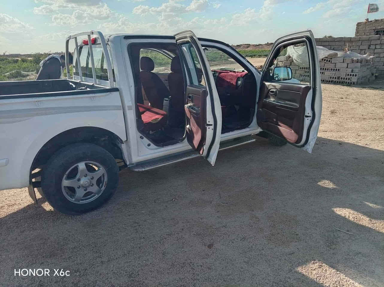 سلام عليكم  كريت ويل 2013للبيع كفاله عامه سياره جديده ونضيفه مامتعوبه سعر 75رقم رعيه ***********
