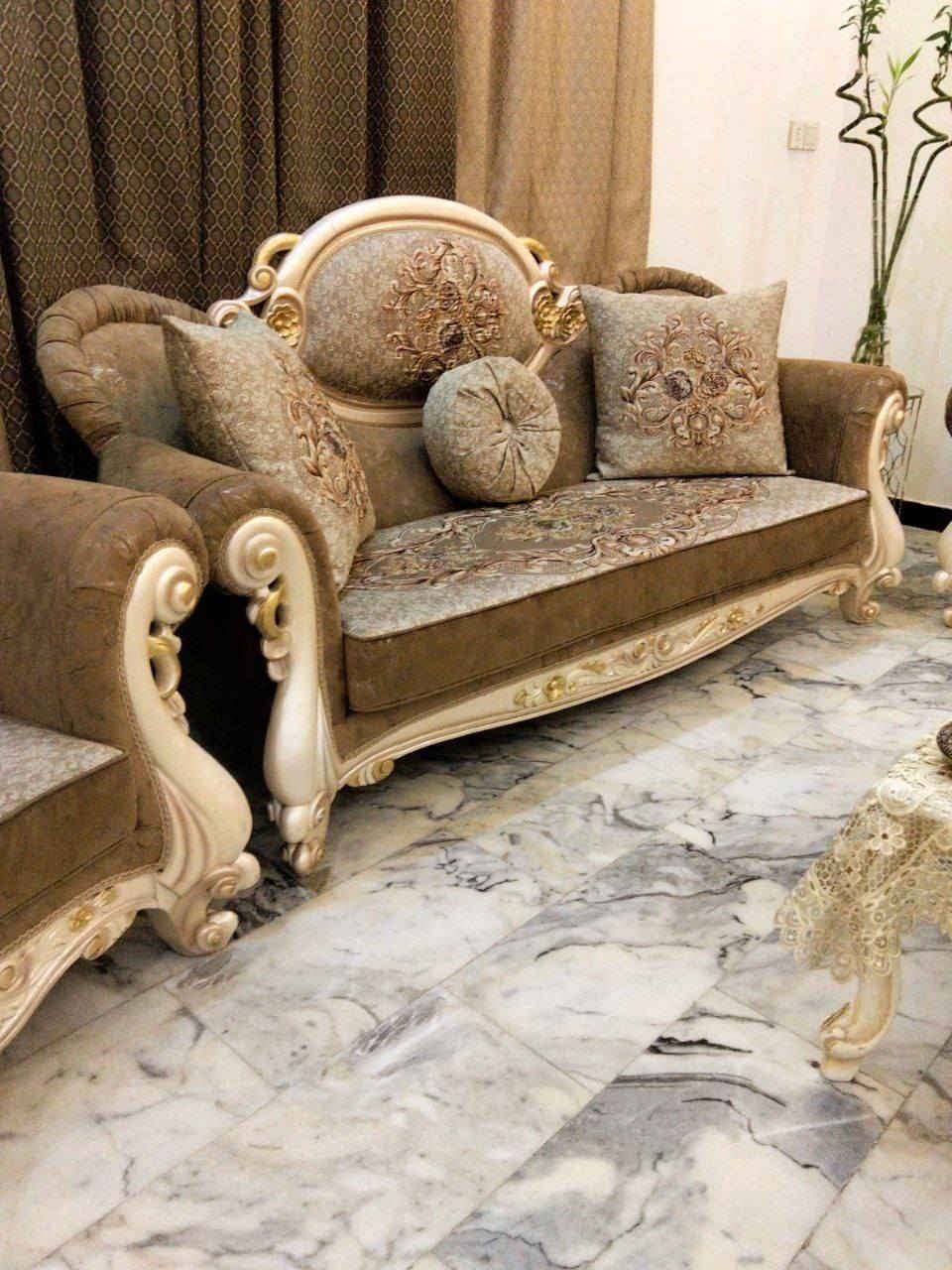 تخم زان ملكي ١٠ مقاعد مع ميز وسطي اتصال ع الرقم ***********
