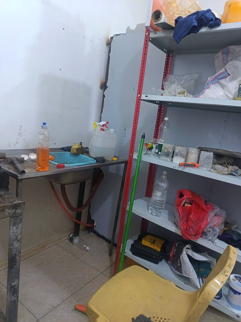 غراض مطعم للبيع مكان بغداد البياع شارع جنانه ***********

