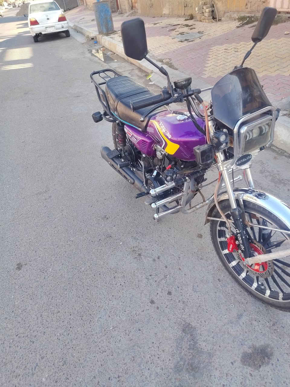 السلام عليكم شباب دراجات للبيع وحده  26 جديدة أخت الزيرو والثانيه واحد وعشرين مرقم دراجه حلوه  الشراي يتصل ابصاحب  الدراجات ***********
