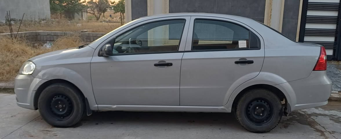 سيارة افيو ٢٠٠٩
محرك ما مفتوح بس ( بداية نفخ ) 
بوند مبدل نفس اللون 
رقم نينوى جديد وسنوية جديدة وبأسمي 
جاملخ بي بارد قليل 
السيارة على وضع الشركة بدون صبغ 
تبريد شغال بس يحتاج تبريد 
السعر  ٦٠ وبي مجال 
الاتصال على  ***********
                  ***********
