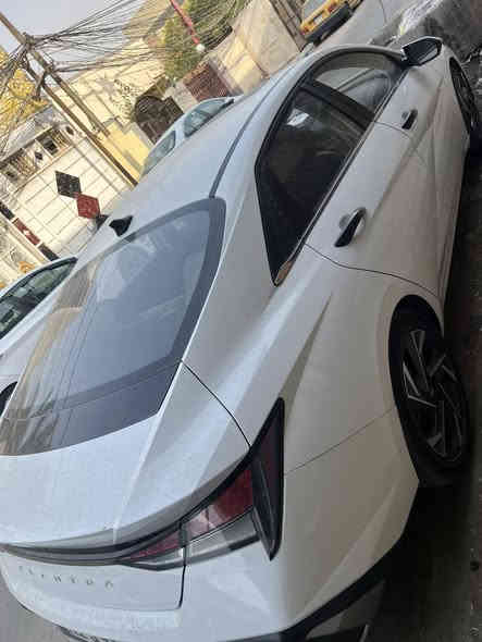 السلام عليكم 
النترا ٢٠٢٤ تجميع الصين رقم اربيل باسمي
ماشيه 27الف كيلو 
مواصفات
سلايد 
بصمه ابواب +بصمه تشغيل 
ويل كب 17
اشاير مري
لايت لد 
حساس امامي خلفي
شاشه نفكيشن 
كامره
مري شفط
لايت 3عدسات زنون
كشنات جلد
هند بريك بصمه
اوتو هولد
كير دجتل طياره
تبريد خلفي 
تحكم ستيرن جهتين /كروز سرعه 
ماطور لايت/كيلو متر دجتل
كير 8 سرعات 

مواصفاتها معروفه 
السياره فول مواصفات 
مكينه 1500دبل نوزل 
السعر 143 بيها مجال 
مكانها كربلاء
***********
