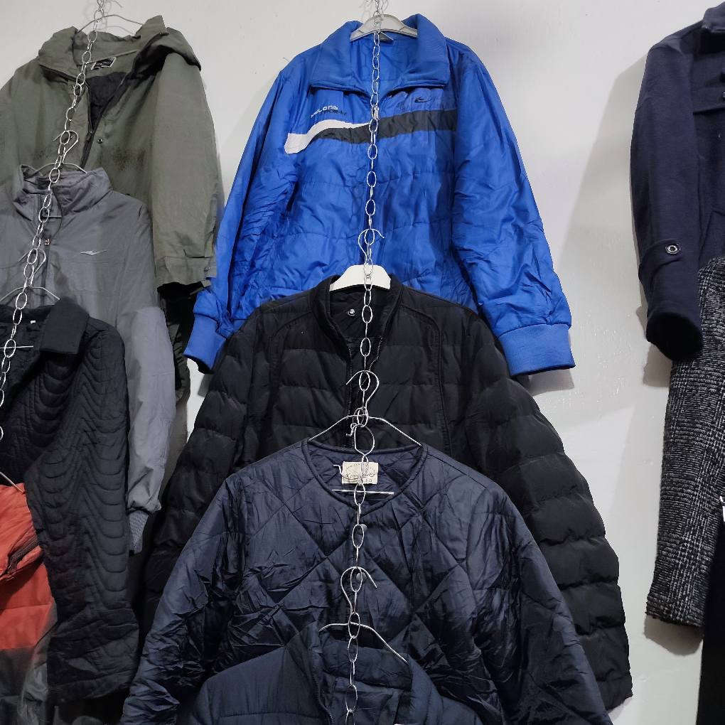 السلام عليكم تصفية محل ملابس بالة كوت وقمصلة وسترة شلعة سعر القطعة 2000 تلگط بأيدك 3000 مع ستانات عدد 4  سعر الواحد 20 تفصال وتعاليگ حديد القطعة ربع  عدد الملابس تقريب 300 قطعة

*********** المكان حي الشهداء خدمي جسر الزهور  قرب شارع مسلم عمارة, ميسان
