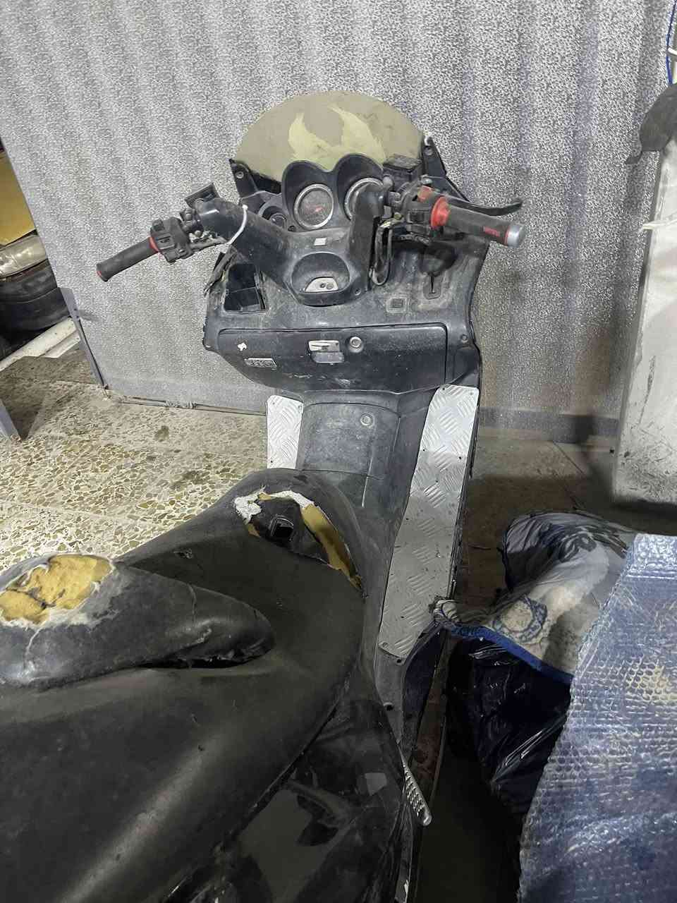 سلام عليكم دراجه للبيع شغاله كامله 
عنوان دوره بوعيثه رقمي ***********
سعر 300
