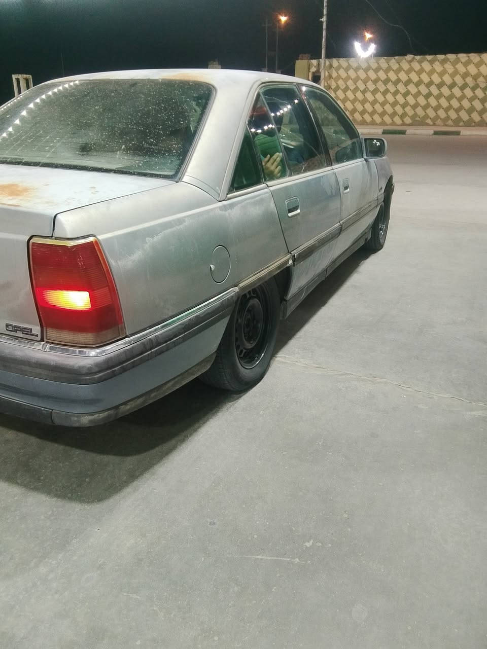 السلام عليكم اوبل اوميكا موديل 1991 رقم نينوى الألماني تحويل ثاني يوم السياره بلاديه 100\100 كلشي بلادي ع وضع الشركه تخم تاير جديد مكينه 6Vبلادي كلش نضيفه مكينتها وكيرها بجيس مكان السياره كربلاء رقم الهاتف *********** السعر 25 وبيها مجال
