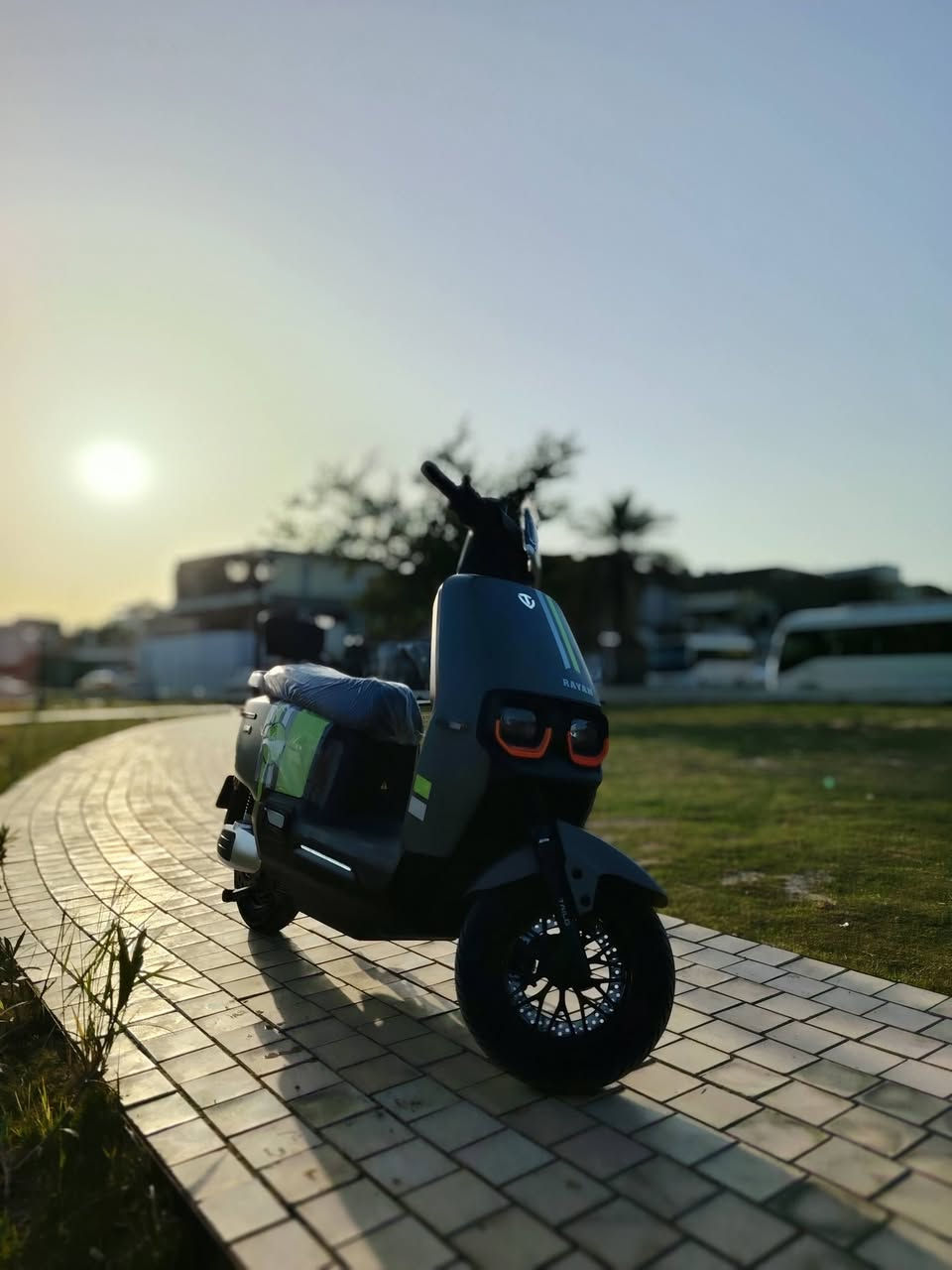 دراجة ريان ام عيون
يتوفر بجميع الالوان 
جديد وغير مستعمل جوه السوك 
المواصفات
6 باتري 
ملف 1200 
تمشيك ٦٠ كيلو بالشحنه 
سرعه ٦٥ 
سويجين وبصمتين 
وباقي المواصفات معروفه 
يتوفر نظام الدفع نقد وبالاقساط 
ويوجد توصيل الى جميع المحافظات
للاستفسار ***********
