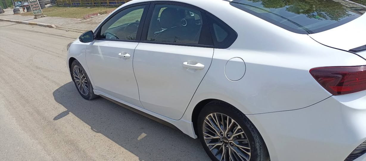 السلام عليكم اخوان
فورتي 24 جيتي لاين معروفه مواصفاتها فول ماعدا الفتحه وكشنات نص جلد محرك دوش 2000 لون لؤلؤي ماشيه 15 الف سياره جديده بمعنئ الكلمه واحلئ من الصور اني مستوردها ومصلحها  حادثها قبق جنطه بس نفسه مصبوغ هوه والدعاميه بدون ايرباك السياره علئ وضع الشركه كل الصور بالمنشور السعر 175 وبيها مجال مكاني بغداد البلديات تلفون ***********
