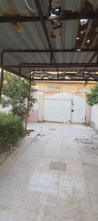 شارع 60 • ٣٥٠م • غرفتين