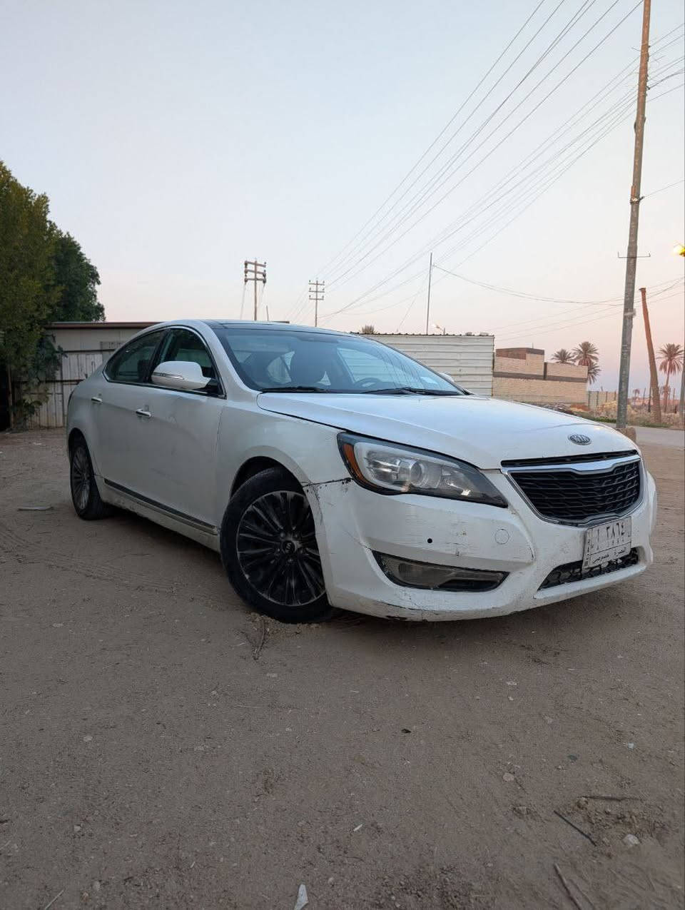 كيا كادنزا 2011 ملكي vip 
فول مواصفات: كراسي كهربائي كل الاتجاهات اشاير مري وترحيب ويل 19 رياضي محرك جديد صار شهرين من مبدلة لا صوت رواجز ولا غيره 
منظومة ماء جديدة راديتر ولف...الخ
تخم تاير جديد 
سيارة مال جناي
السيارة خليجي الي اعرفه بيها خشم البنيد وشوي من الجاملغ السيارة ماعندي كراج فالجهال مشخطيها اني ابيعلك حزام وهي مو حزام ابد فقط مكانات بسيطة وممحمليها معجون. 
سيارة بأسمي وشرط التحويل. رقمها مشروع وطني وين متريد نداور.
السيارة بيها نواقص بسيطة حدادية خلفي ودرايم امامي فقط الباقي منفوض بالجديد 
اخوان مستعجل وعارضها بأقل من سعرها الي تعجبه يخابر ويشلع عيوني
عارضها ب100 وبيها مجال بسيط
***********
