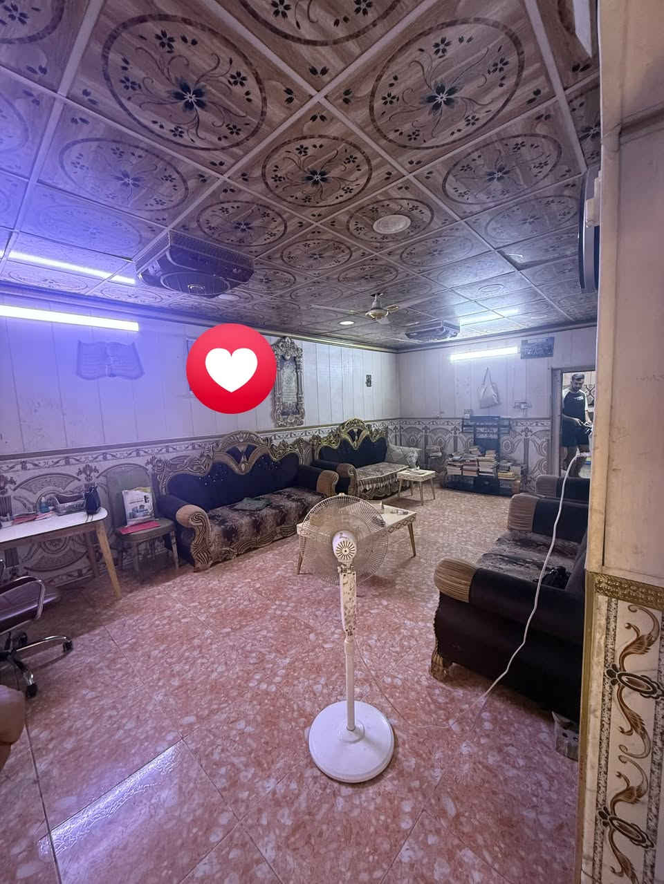 السلام عليكم بيت للبيع
المساحة 200 متر طابو ملك صرف
بناء 90عينات وبحاله جيد جدآ من
حيث الارضياج وداخل البيت 
يتكون من غرفة نوم
استقبال وهول وحمام  
يعني قاط واحد مع ملحق
من ضمن البيت 🏠 
العنوان ابودشير شارع الصيرفة (3000)
رقم الاتصال ***********
