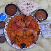 من مطعم مندي الحجي 🍛🍗  دجاج مندي مطبوخ تحت الارض وتمن مندي + مرق فاصول...