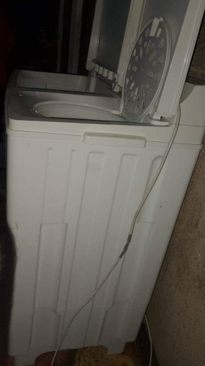 السلام عليكم عندي غساله عاديه حجم كبير تغسل حته بطاطين للبيع تجفيف واكف ويرادله بس غايش رقم الهاتف ***********
