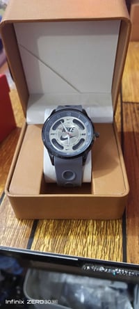 ساعة • للبيع