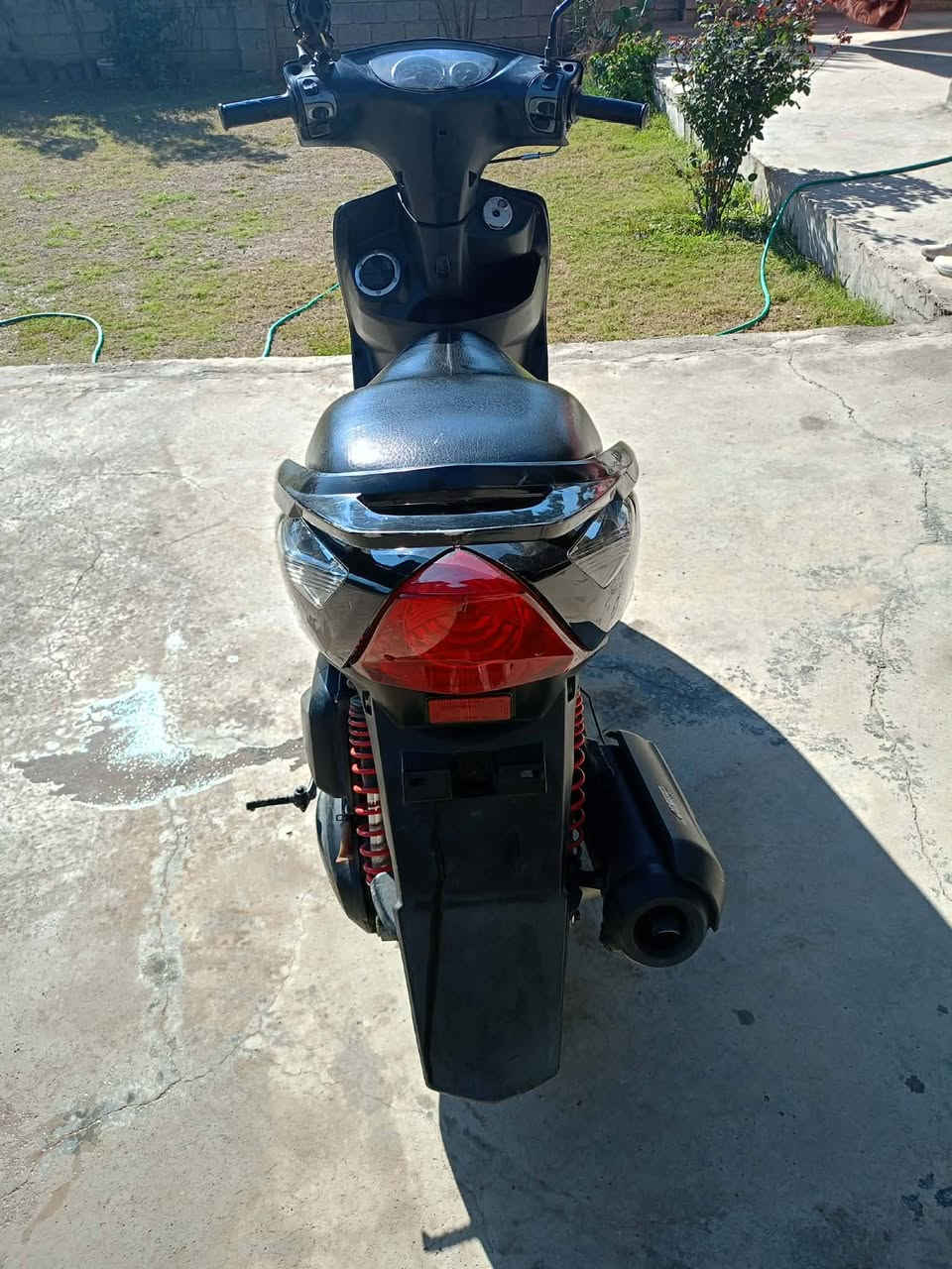 سلام عليكم عندي دراجه ماكس ثعلب للبيع جديده كامله مابيه نقص والكفرات رقم واحد السعر 700 وبيه مجال ***********
