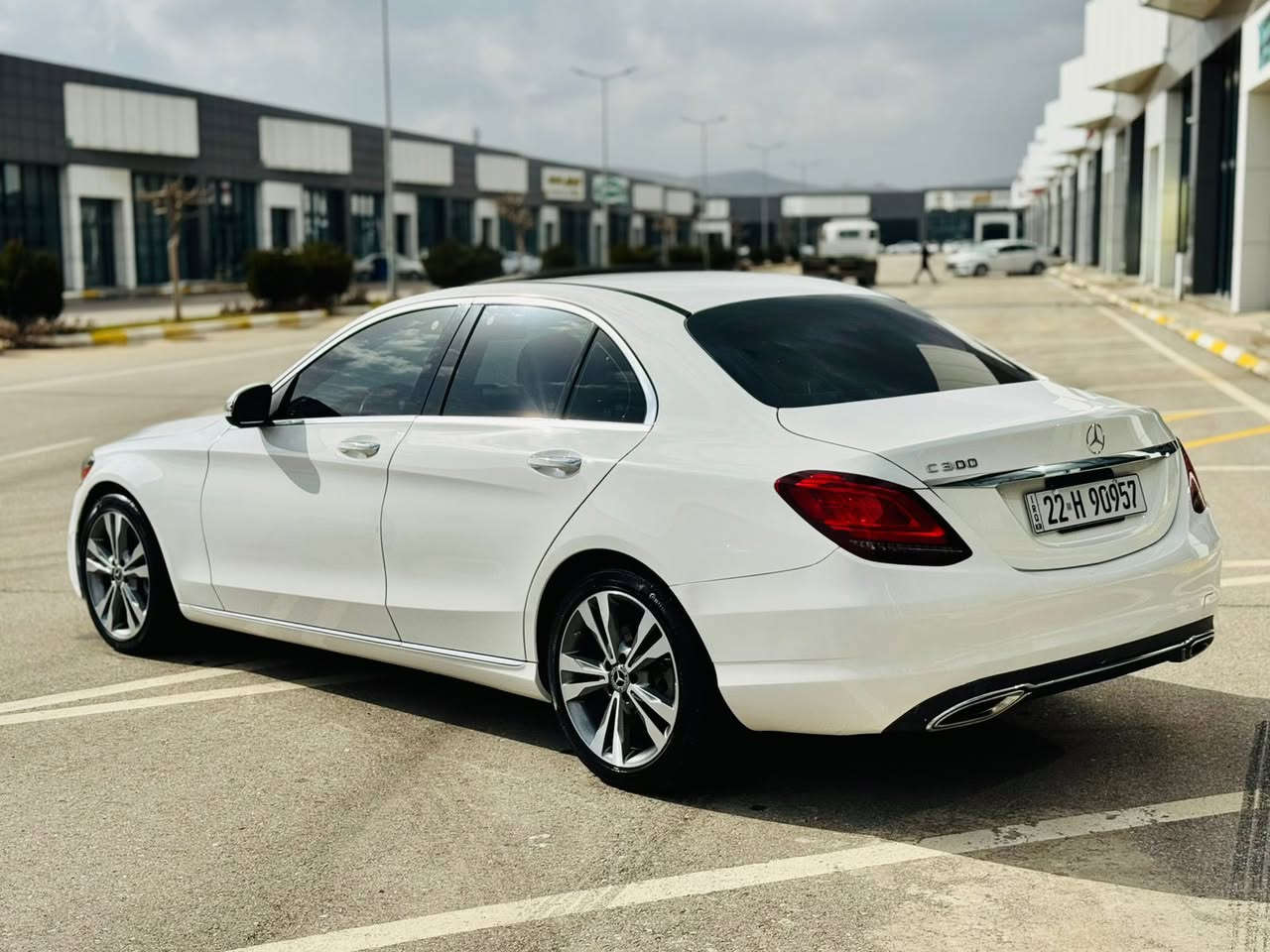 ﷽
                           MERCEDEZ C-CLASS C300 2021
▫️مارسيدس C300 موديل 2021 
فول مواصفات ١/١   زمان دولي
~~~~~~~~~~~~~~~~~~~~~~~~~~~~~~~
مكان🌇: سليماني                    
تليفون☎️:*********** ::: ***********
~~~~~~~~~~~~~~~~~~~~~~~~~~~~~~~

▫️محرك اربع سلندر  تيربو محرك مرغوب اقتصادي 
🔹گير و محرك بشرط بدون صوت بدون صرف و خلل بشرط
🔹ماشية 34 الف ميل حقيقي بشرط

▫️سيارة بيها (( قطعطين حادث بدون داخل و تلات قطع و نص بص كلير امريكا بدون حادث ))
🔹بدون داخل بشرط
🔹بدون بارد و بدون شخت و بدون رصعات 📦📦
🔹سيارة حيل حيلوة جديد

▫️مواصفات
( بصمة - فتحة - داخل بيجي - رادار - شاشة كبير - گيجات ألكتروني - ماوس - صندوق شفت -  كشنات جلد - كشن تتفيئة - كشن و ستيرن كهربا و خزن - نيزامي ئيكو و نيزامى سبؤرت و سبورت پلاس - تبريد مركزي - لايت ليد و عدصات - مراي شفت - ڤوليوم لمس - بعد هواي مواصفات )

▫️اربع طاير و ويل بيلادي جديد بدون مصروف
🔹تاير و ويل بيلادي شريكه 
🔹بسميً السنويه بشرط تحويل و خرامه
🔹سياره مابيها دينار مصرف كامل من كل نواحي

◽️نظافه ١٠٠٪؜ كامل سيرفس بدون نقص و بدون مصرف سياره اي نقص مابيها 
تاير و ويل بيلادي شريكه 

نفسي يوم /تحويل و كاله حاظر
مكان / داخل سليمانيه🌆
